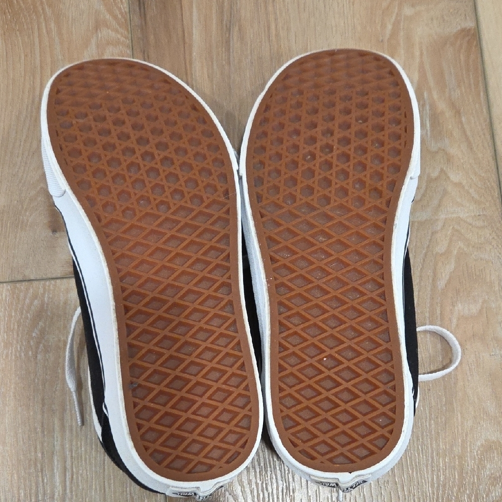 Vans Black and White Low-Top Sneakers - Picture 3 of 3